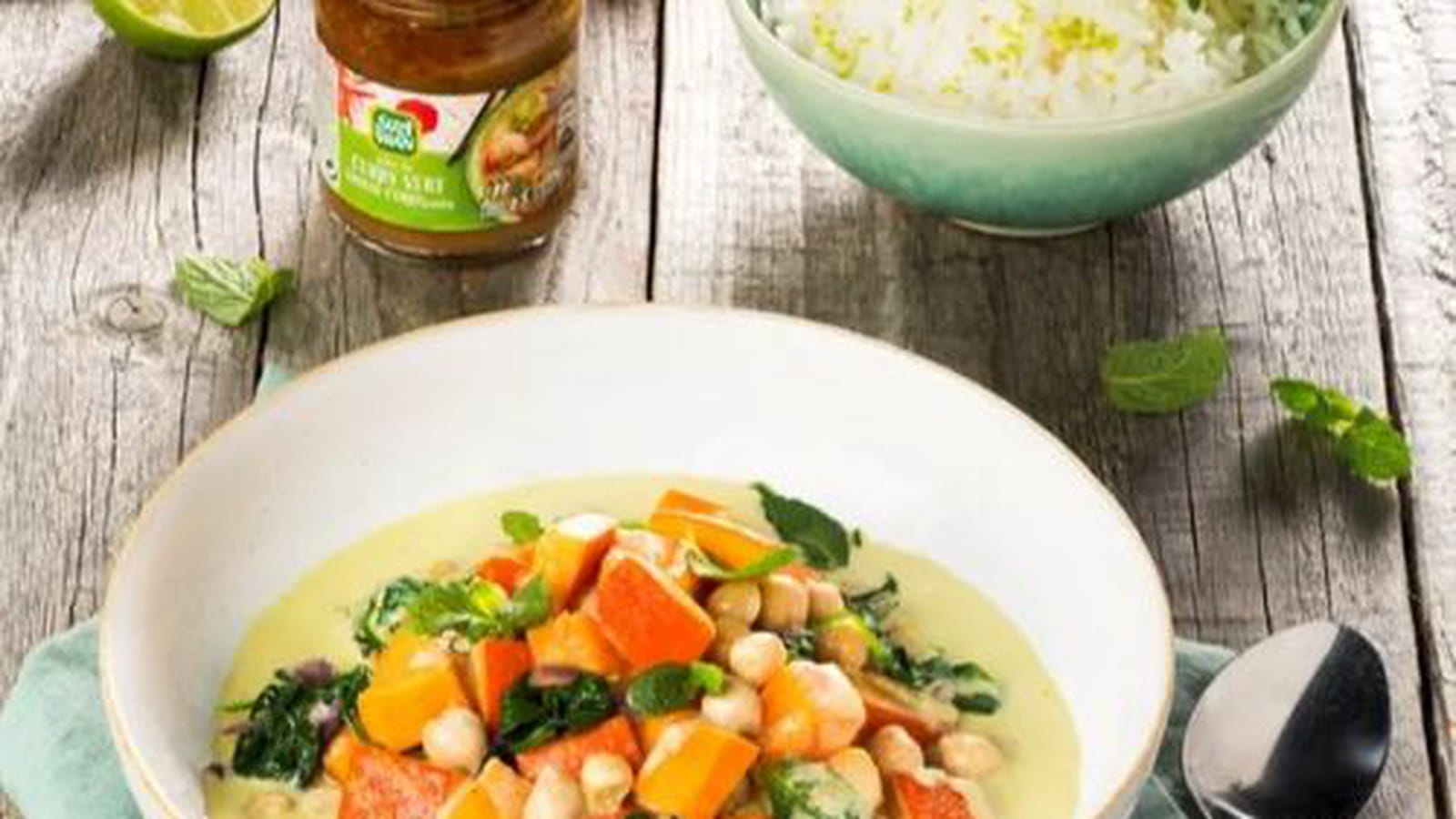 Curry vert de potimarron, pois chiches, épinards et patate douce