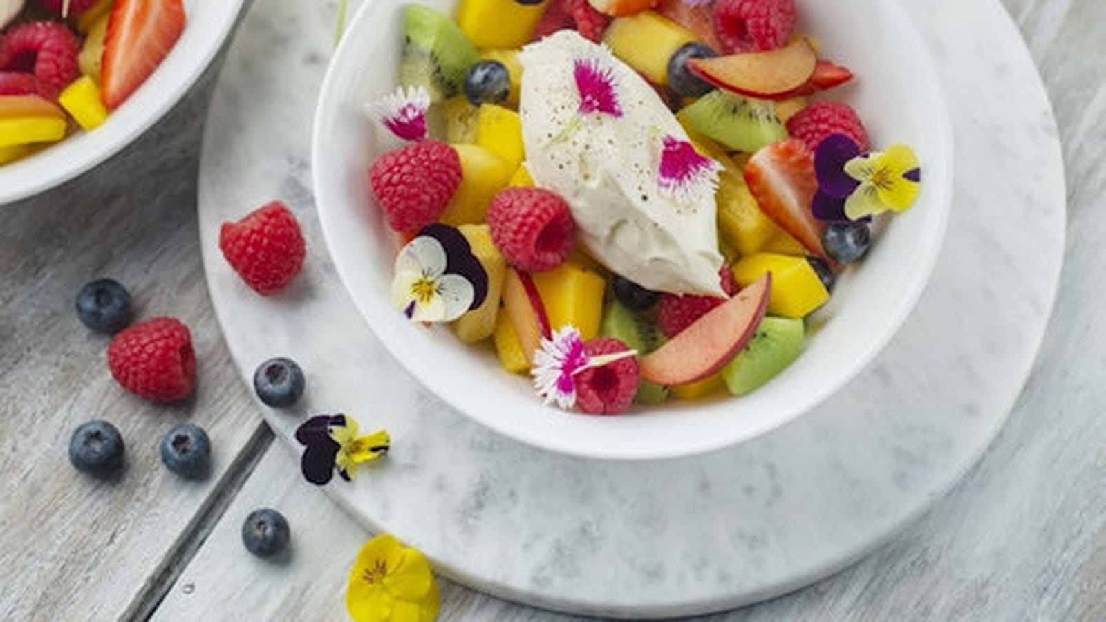 Salade de fruits aux fleurs