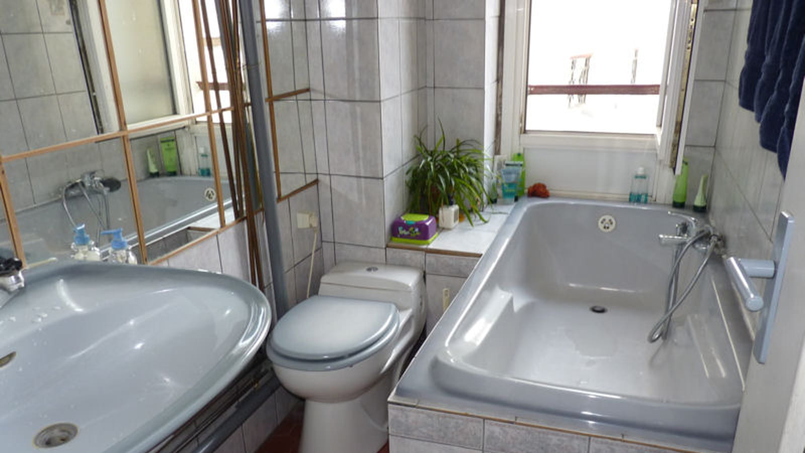 Salle de bains avant