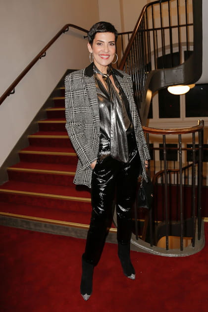 Cristina Cordula dans un look noir et argenté