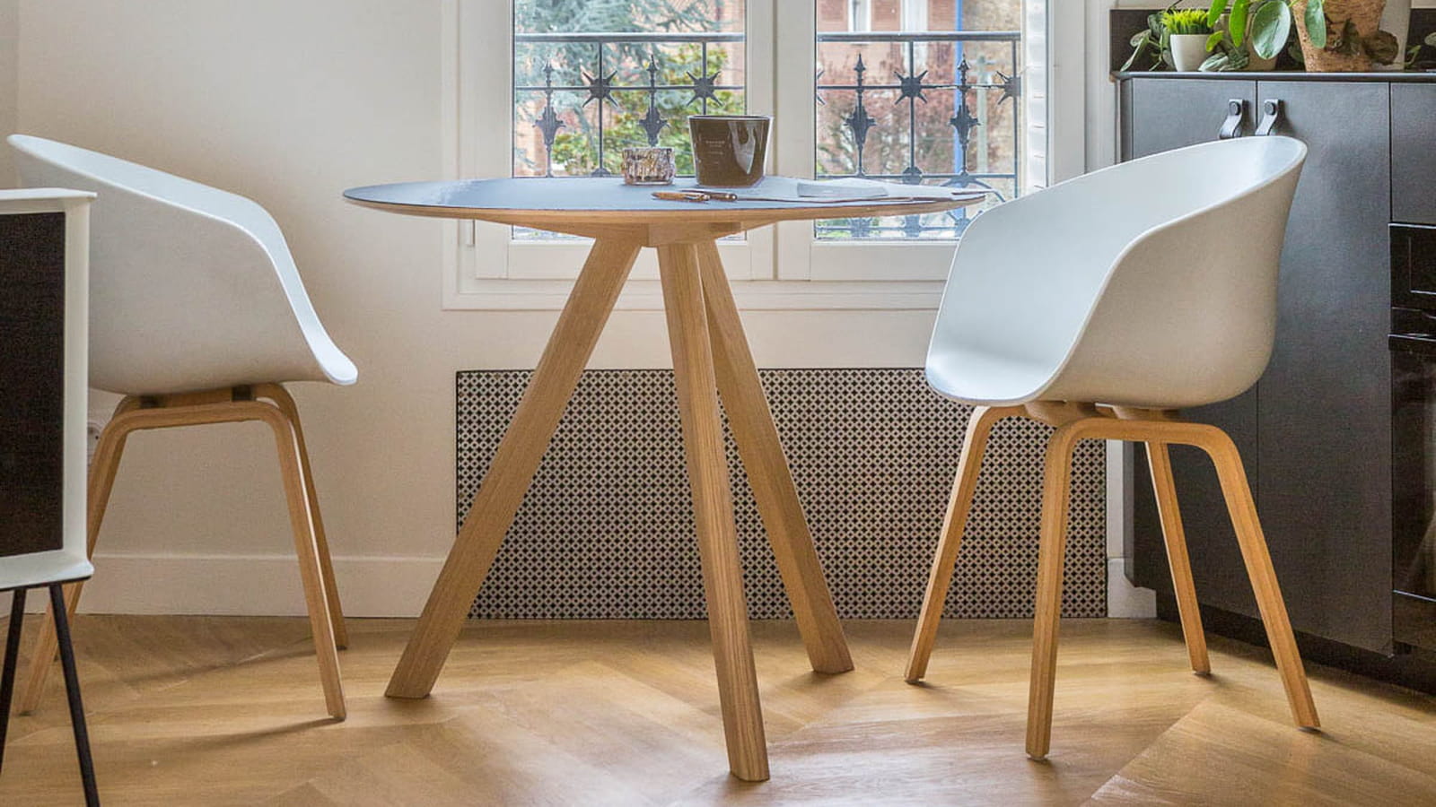 Table en bois pour deux 