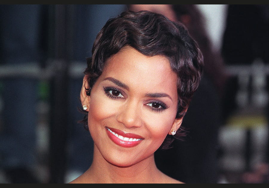 La coupe courte r&eacute;tro de Halle Berry