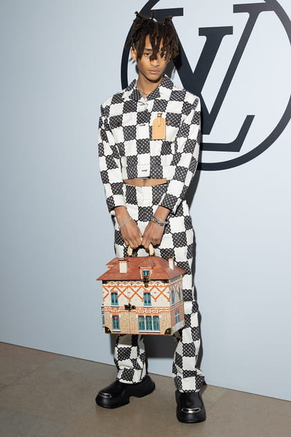 Jaden Smith en veste courte à carreaux et pantalon large assorti au défilé Louis Vuitton