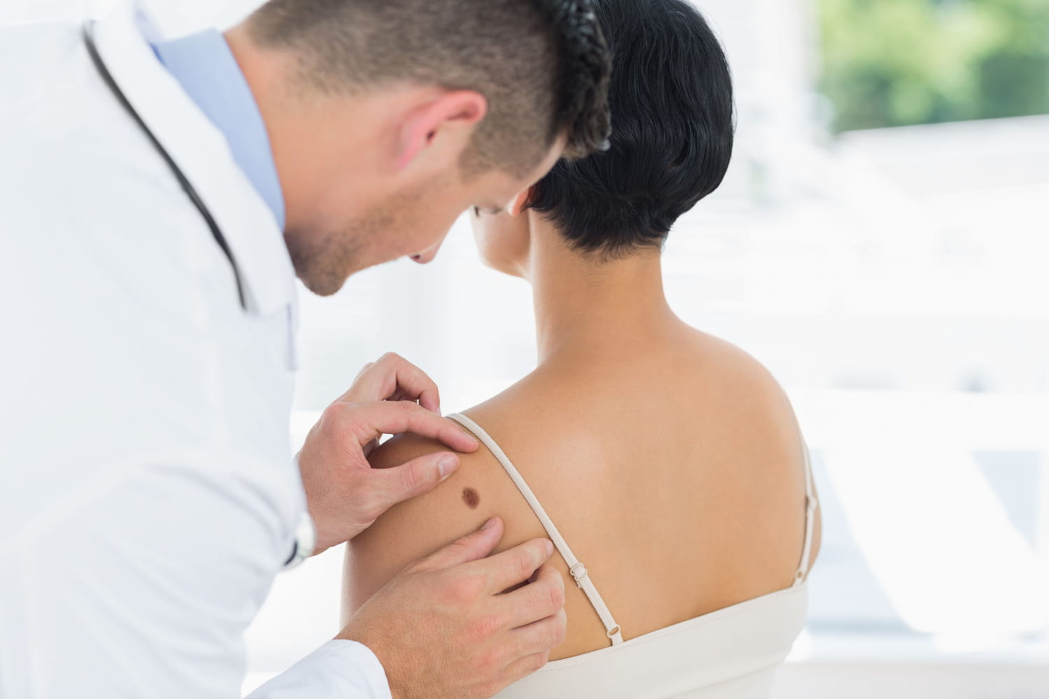 Cancer de la peau : cause, symptôme, traitement, à quel âge ?