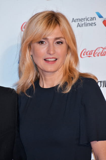 Top&nbsp;: Julie Gayet et sa frange sur le c&ocirc;t&eacute;