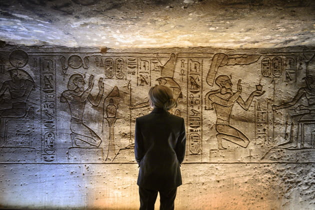 Brigitte Macron, face aux mystères des pyramides