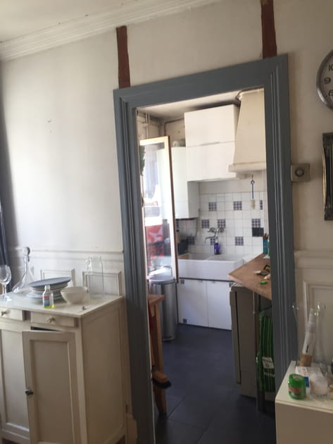 Avant&nbsp;: une cuisine d&eacute;su&egrave;te trop encombr&eacute;e