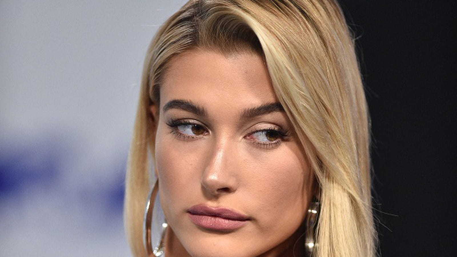 Hailey Baldwin, cheveux longs