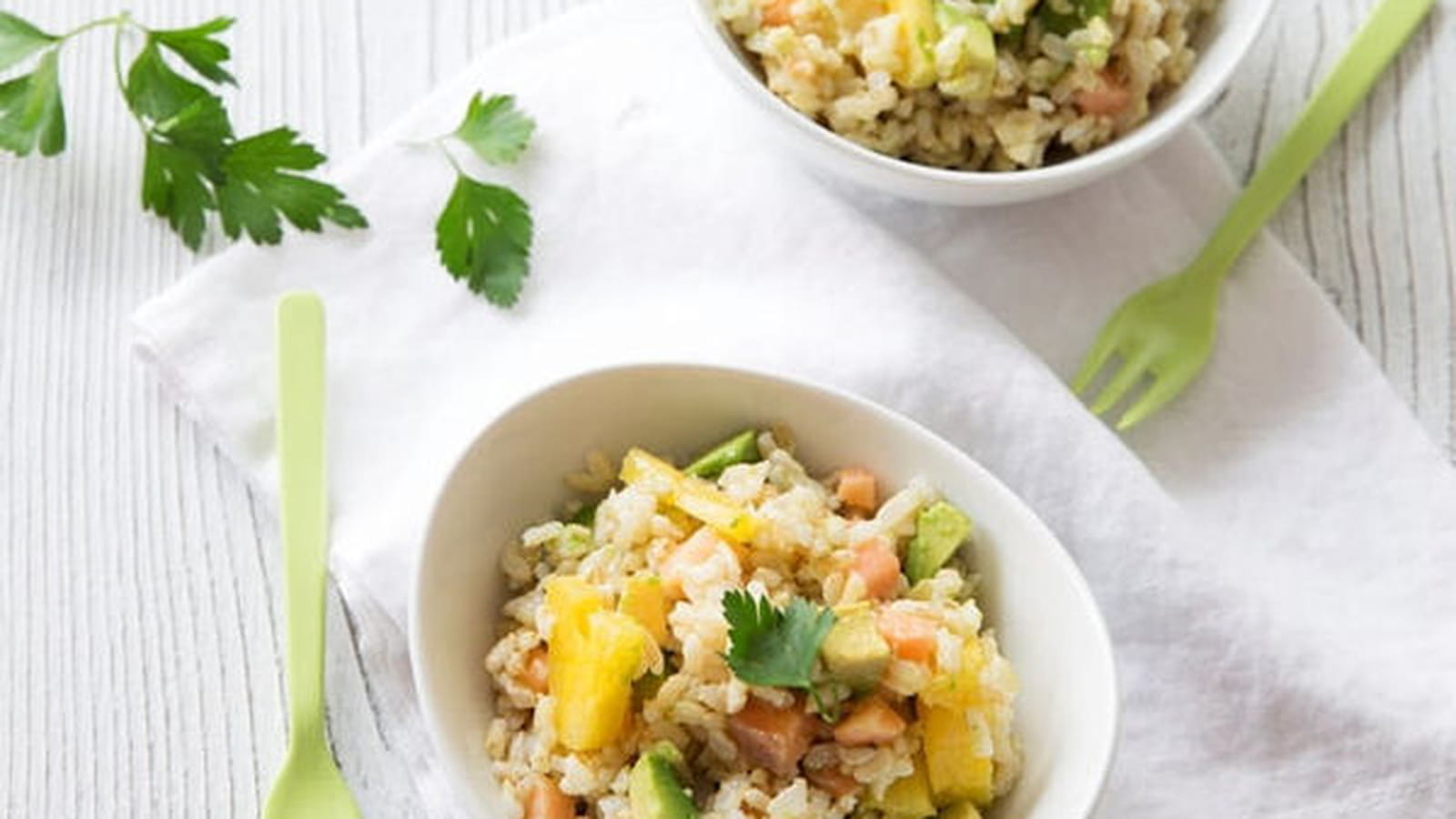 Salade de riz saumon, avocat et ananas