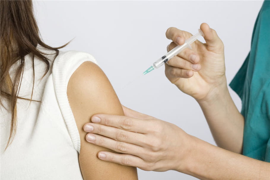 Gardasil : "je regrette de ne pas avoir été informée des risques avant de faire vacciner ma fille"