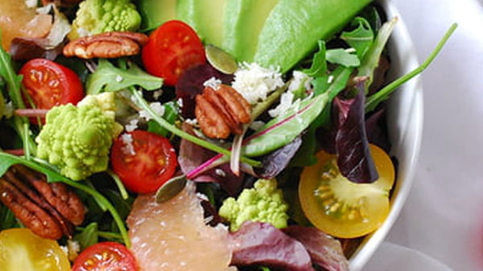Salade avocat, pamplemousse, tomates cerise