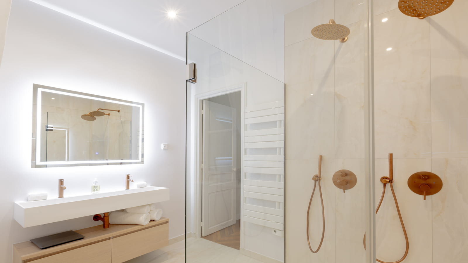 Salle d'eau invités après