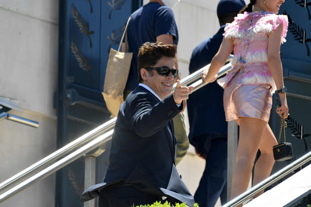 Benicio Del Toro tente de passer incognito