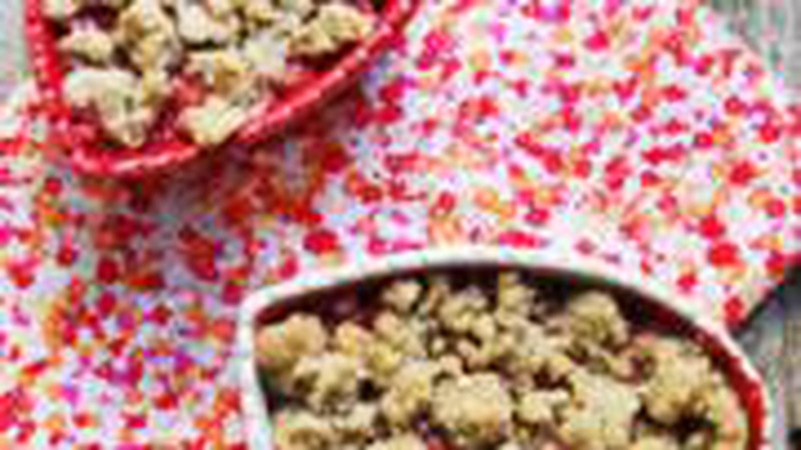 Crumble fraise-rhubarbe au seigle