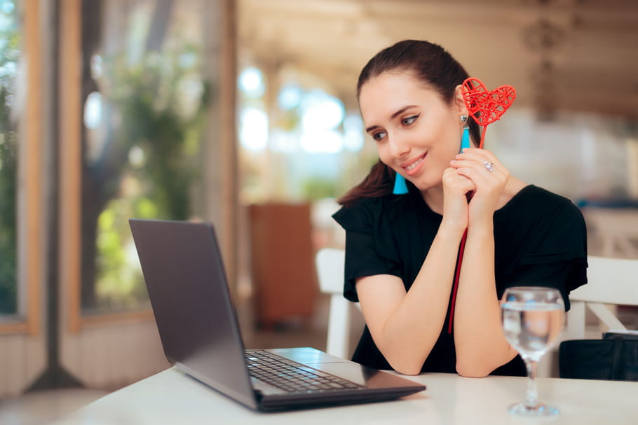 Rencontrer son âme sœur par appel visio, c'est désormais possible...