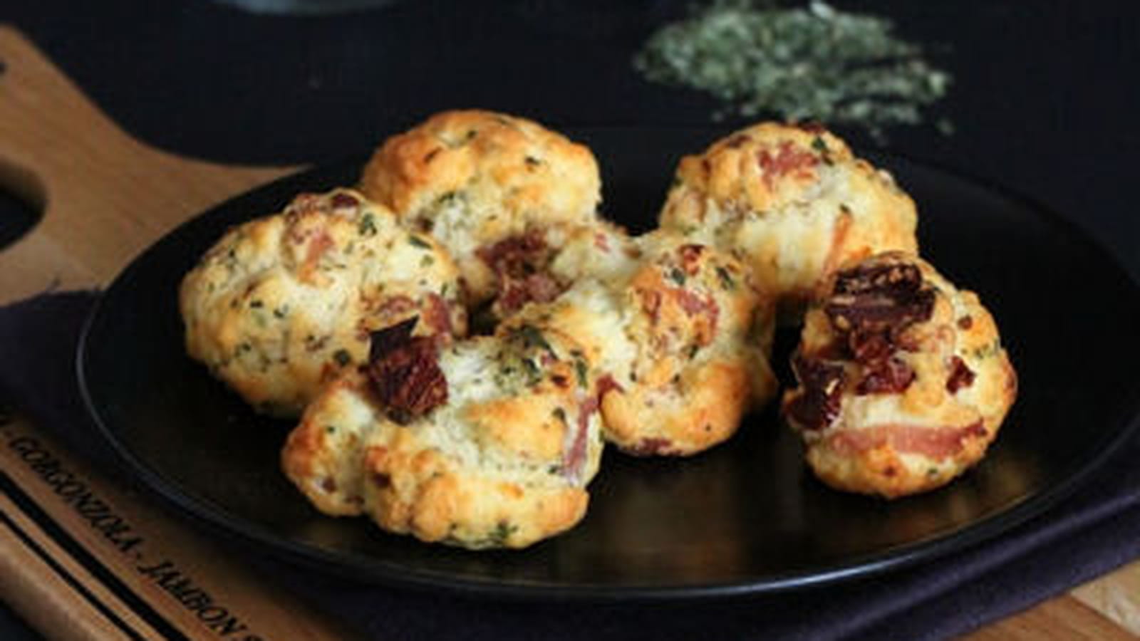 Cookies italiens au jambon cru, parmesan et tomates basilic