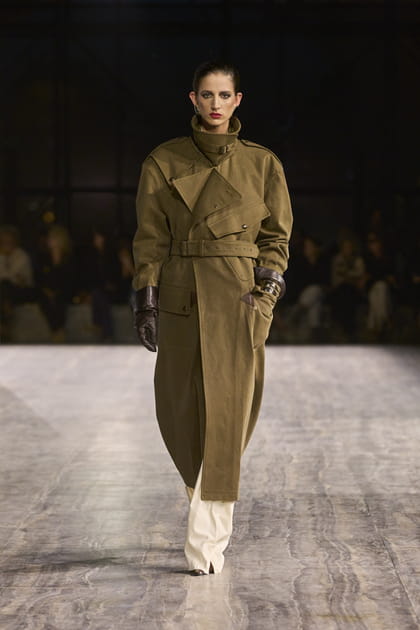 Look 11 du défilé Saint Laurent printemps-été 2024