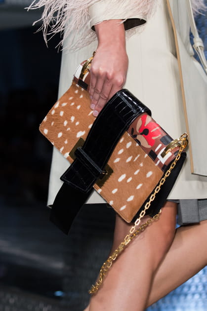 Le sac imprim&eacute; animal du d&eacute;fil&eacute; Prada