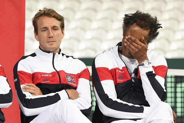 Yannick Noah, constern&eacute; et Lucas Pouille, impassible &agrave; la Coupe Davis