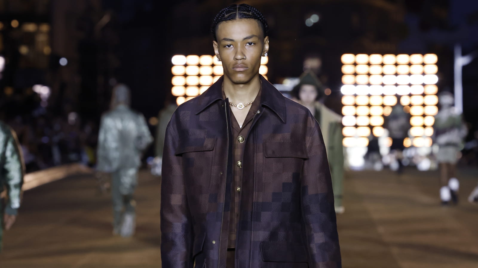 Look 19