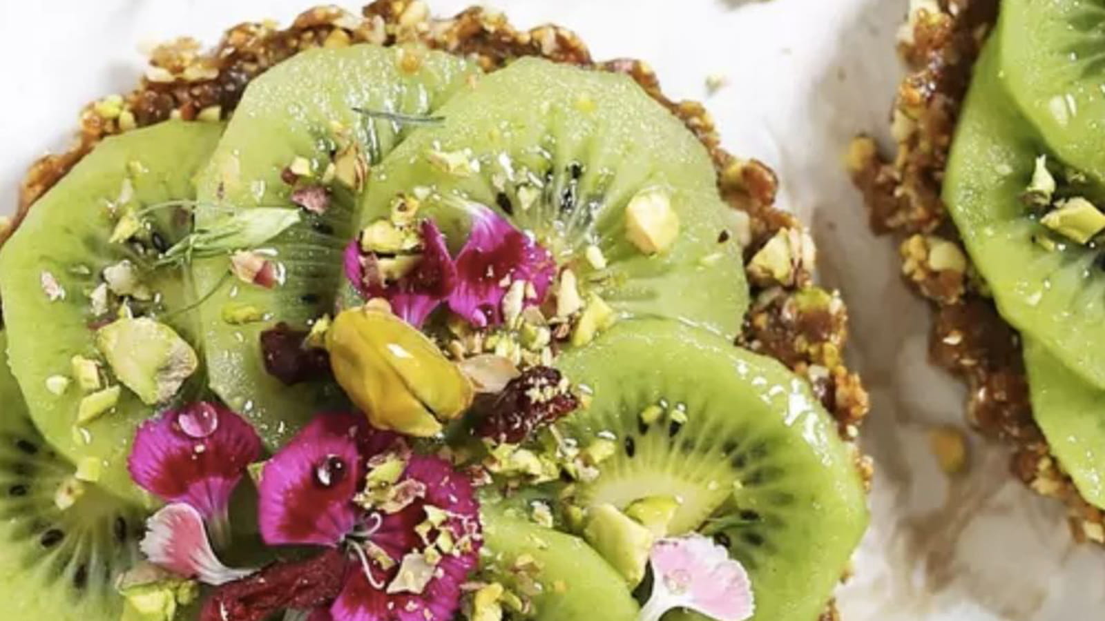 Tartelettes sans cuisson aux pistaches et kiwi