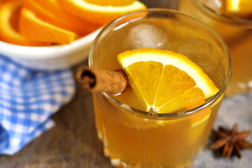 Punch exotique au rhum et épices