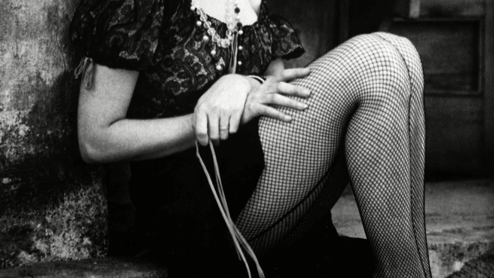 Assise par terre
