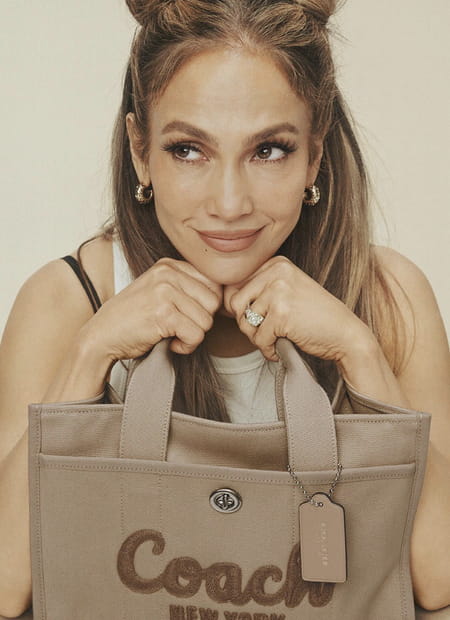 Jennifer-Lopez-campagne-Coach-space-buns