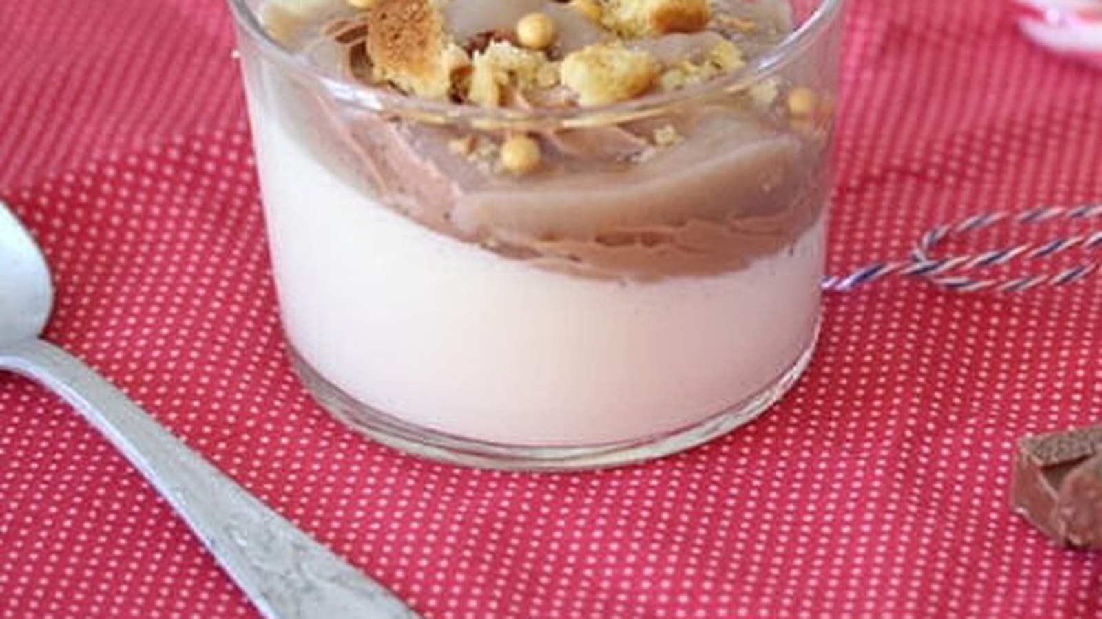 Panna cotta vanille, ganache chocolat au lait et coulis banane et litchi en verrines