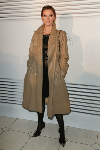 Sylvie Tellier en trench