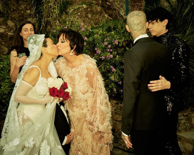 Kris Jenner et Kourtney Kardashian s'embrassent et font jaser !