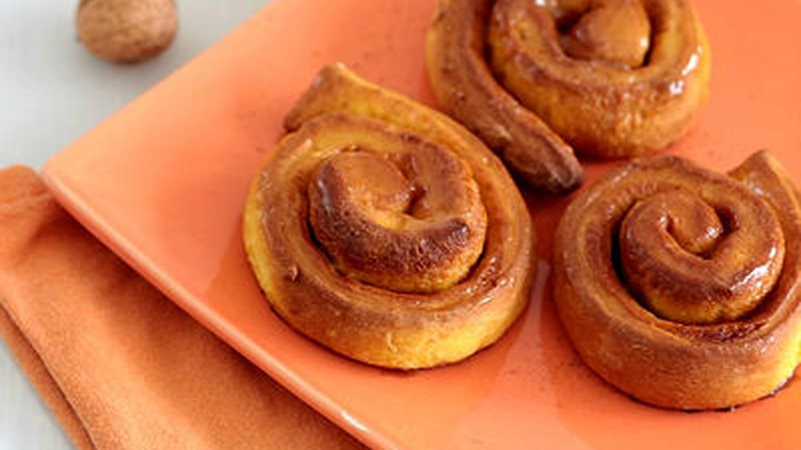 Brioches roulées à la courge et à la cannelle