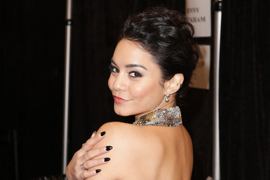 Les c&oelig;urs noirs sur les ongles de Vanessa Hudgens