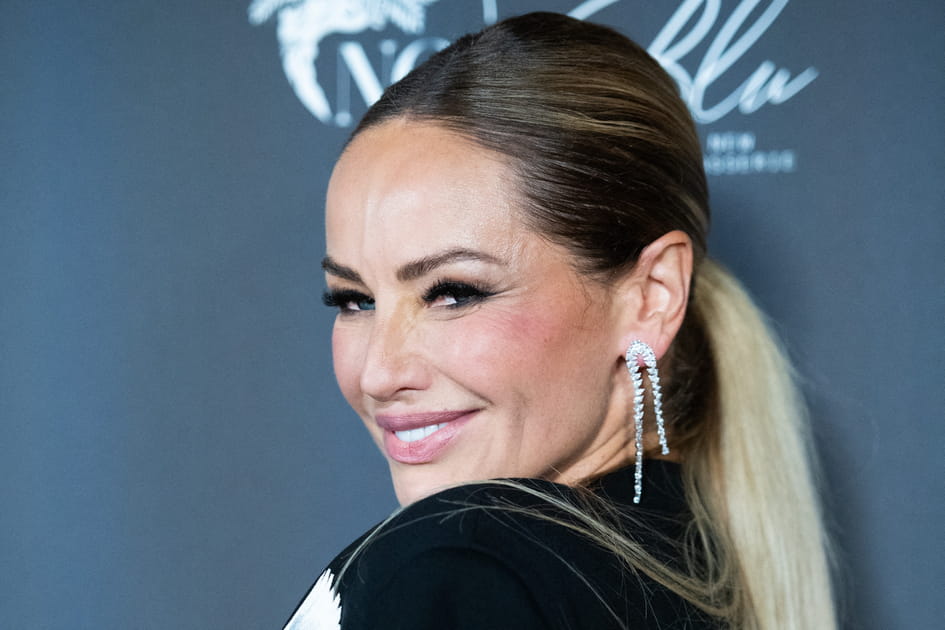 La queue-de-cheval plaqu&eacute;e d'Adriana Karembeu