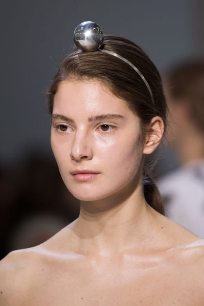 Serre-t&ecirc;te du d&eacute;fil&eacute; Giambattista Valli