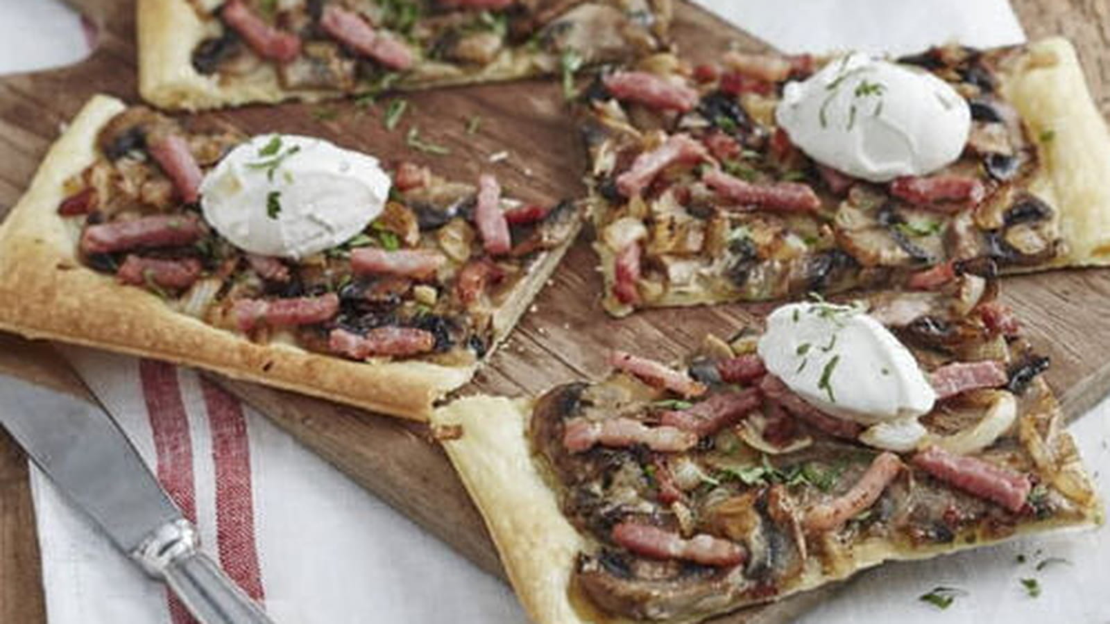 Tarte fine aux allumettes, chèvre, champignons au cumin
