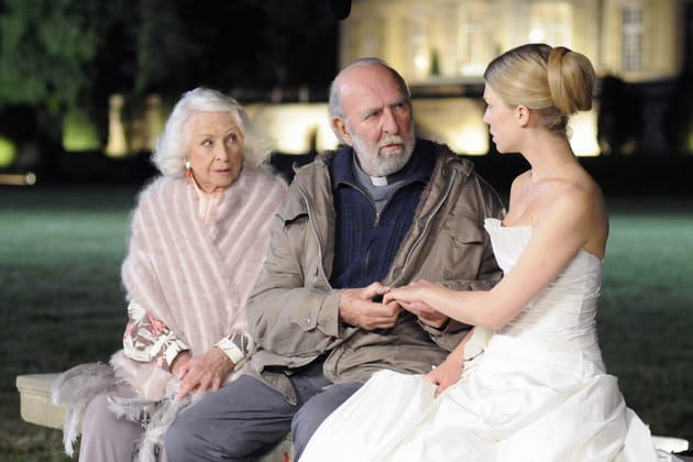 Danielle Darrieux en grand-m&egrave;re bourgeoise