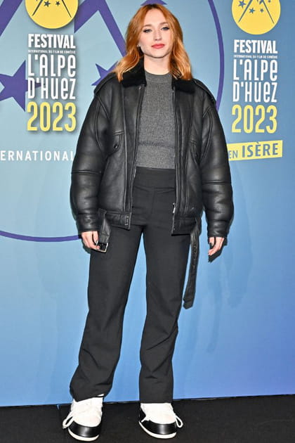 Chloé Jouannet en bomber de cuir et chaussures d'après-ski