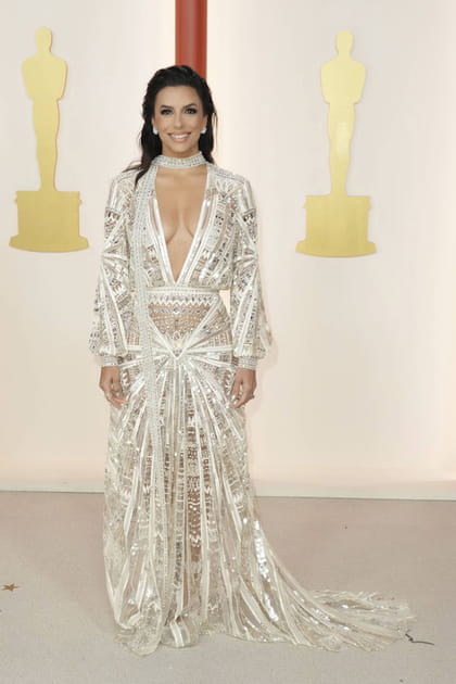 Eva Longoria en robe transparente à paillettes et décolleté plongeant Zuhair Murad