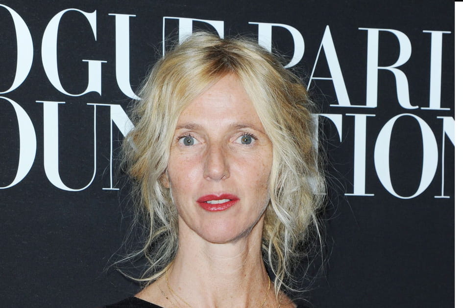 La bouche rouge vif de Sandrine Kiberlain