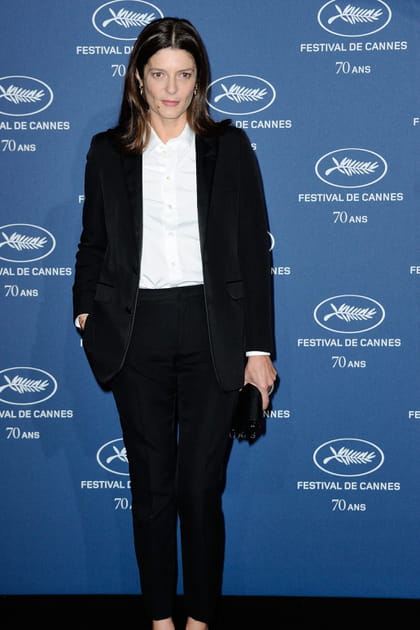 Chiara Mastroianni en costume noir et blanc