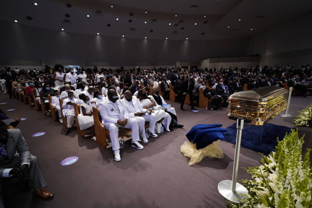Les proches et la famille de George Floyd se sont réunis le 9 juin à l'église "The Fountain of Praise"