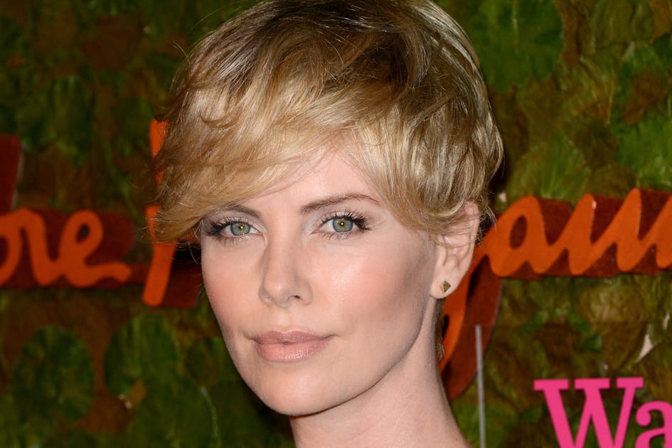 La coupe pixie &eacute;paisse de Charlize Theron