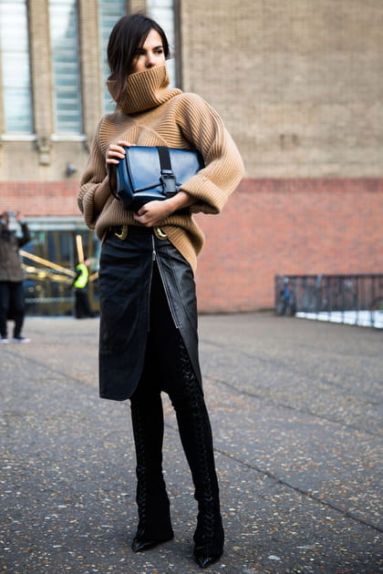 Le col roul&eacute; beige