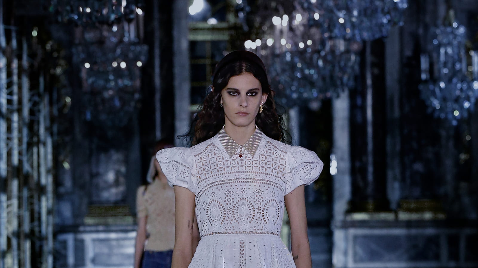 Look 18