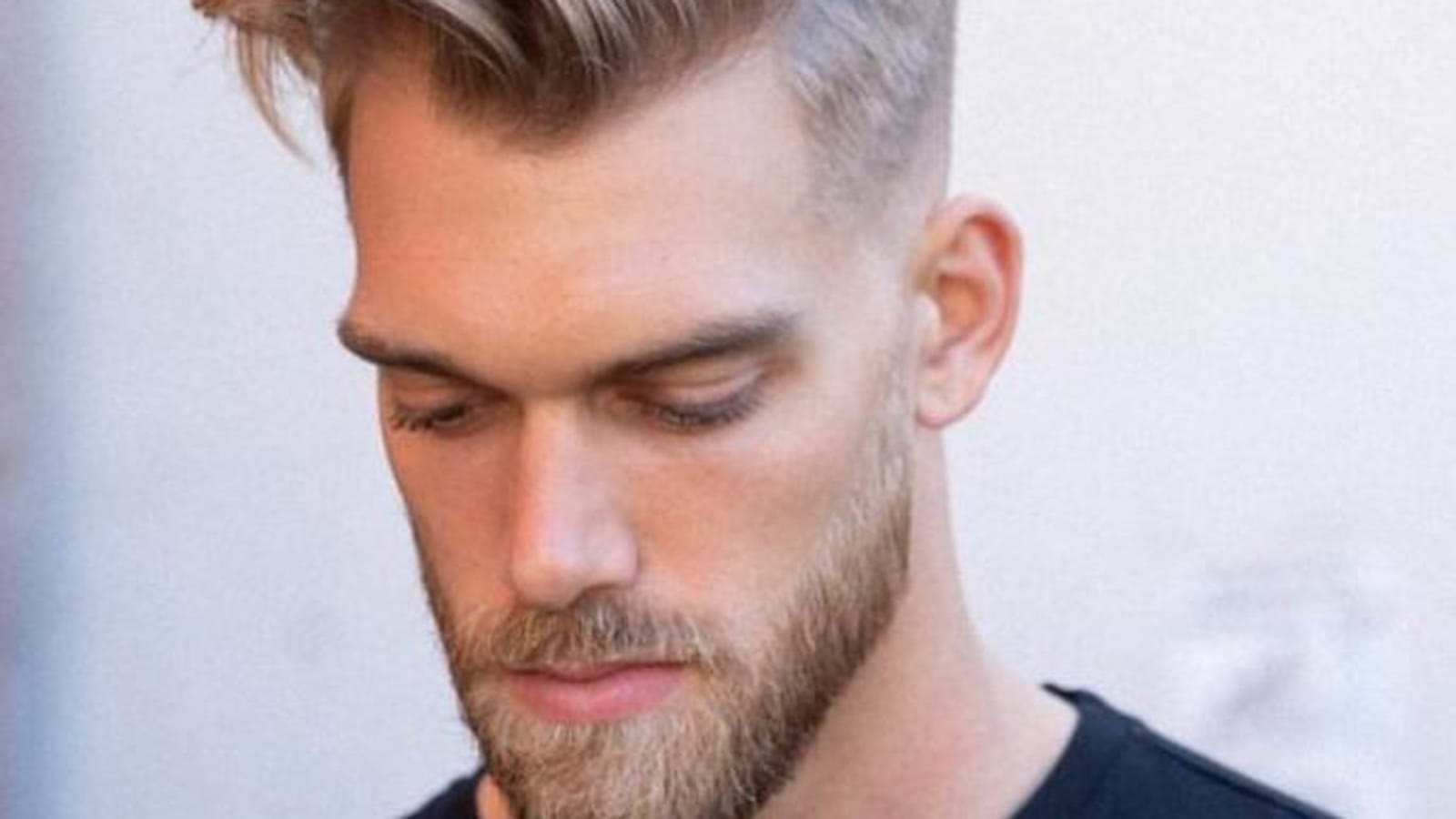 Cheveux mi-longs et dégradé haut
