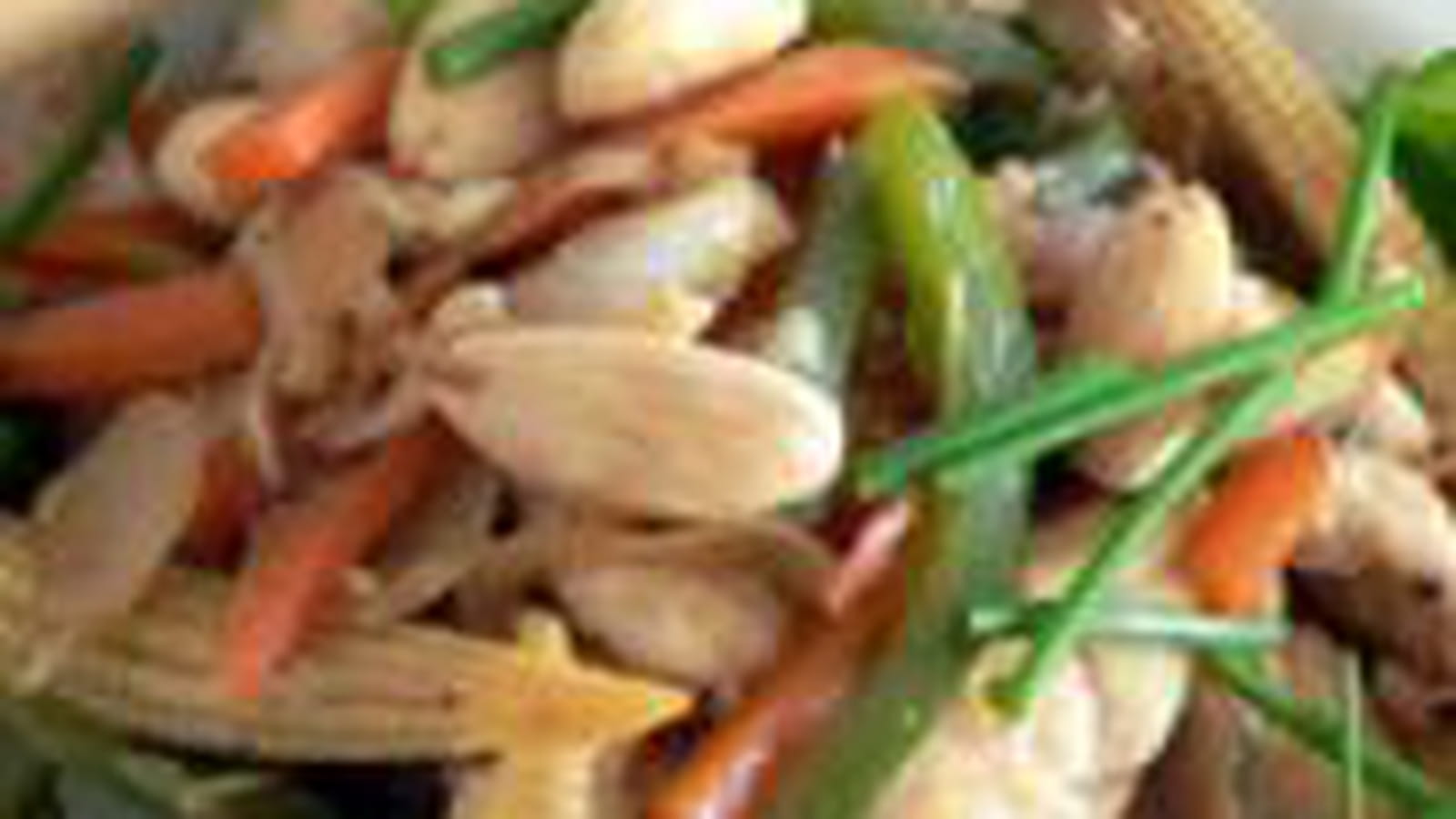Poulet aux amandes et légumes asiatiques