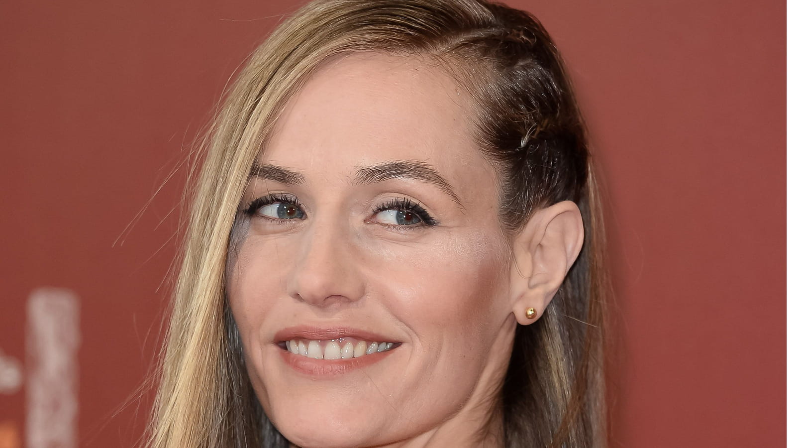 Le side-hair tressé de Cécile de France