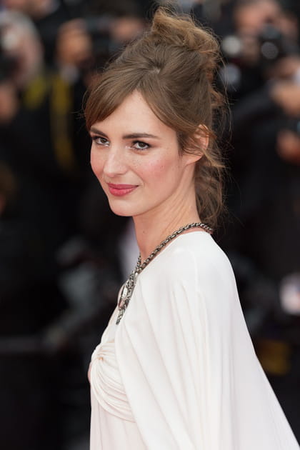 Le chignon flou de Louise Bourgoin