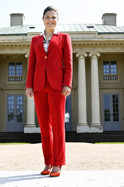 Victoria de Suède en tailleur rouge vif
